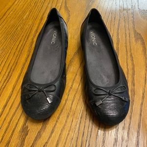 Vionic Black Flats